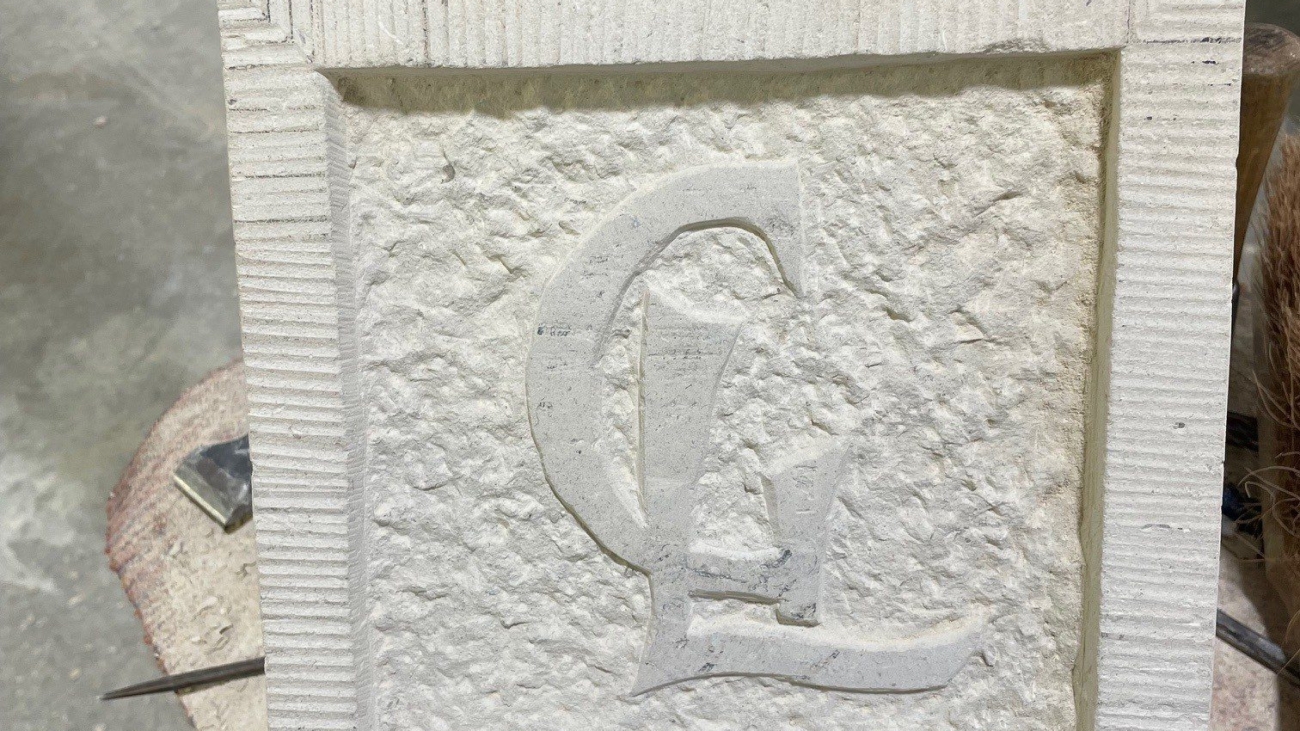 The block has a sunken panel with a drafted margin and sparrow pecked finish.